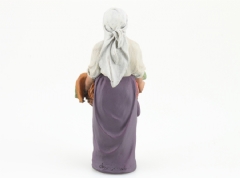 Mujer con cesto de ropa 12 cm.