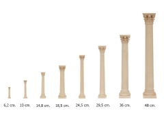 Columna corintia con fuste acanalado