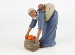 Ver Ficha de Mujer con niño y saco de naranjas 15 cm.