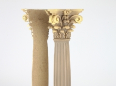 Columna corintia adosada